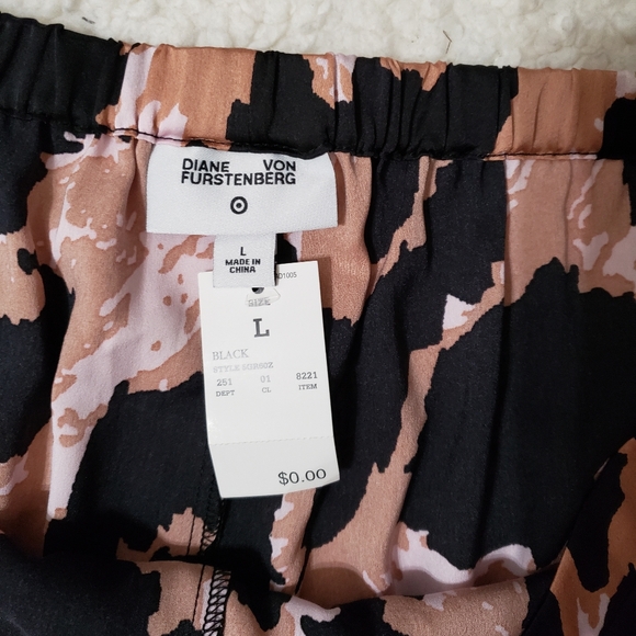 DVF for Target 2pc Long Sleeve Notch Collar Top & Shorts Leopard Pajamas… - Picture 11 of 14